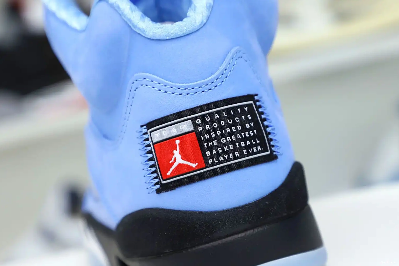 SE 401 BLEU UNIVERSITY JORDAN DV1310 AIR 5 BLACK-WHITE RETRO BLUE Kimikick 0511